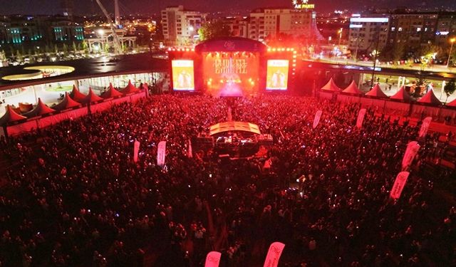 Milli İrade Meydanı dolup taştı