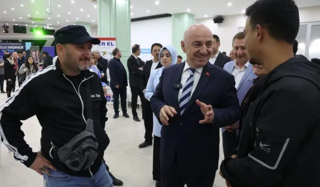53 FİRMANIN STANT AÇTIĞI İSTİHDAM FUARI'NI 2 BİN 850 KİŞİ ZİYARET ETTİ