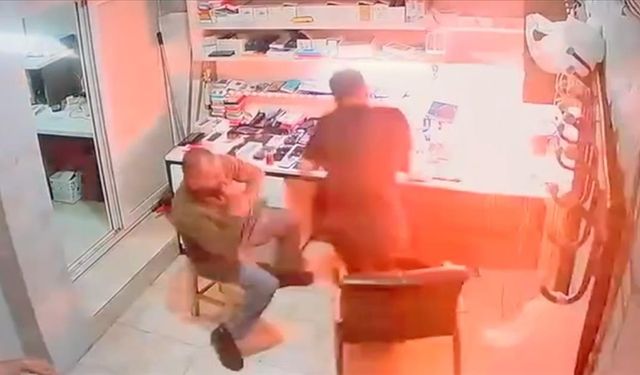 Adana’da Telefon Bataryası Alev Aldı: O Anlar Kamerada